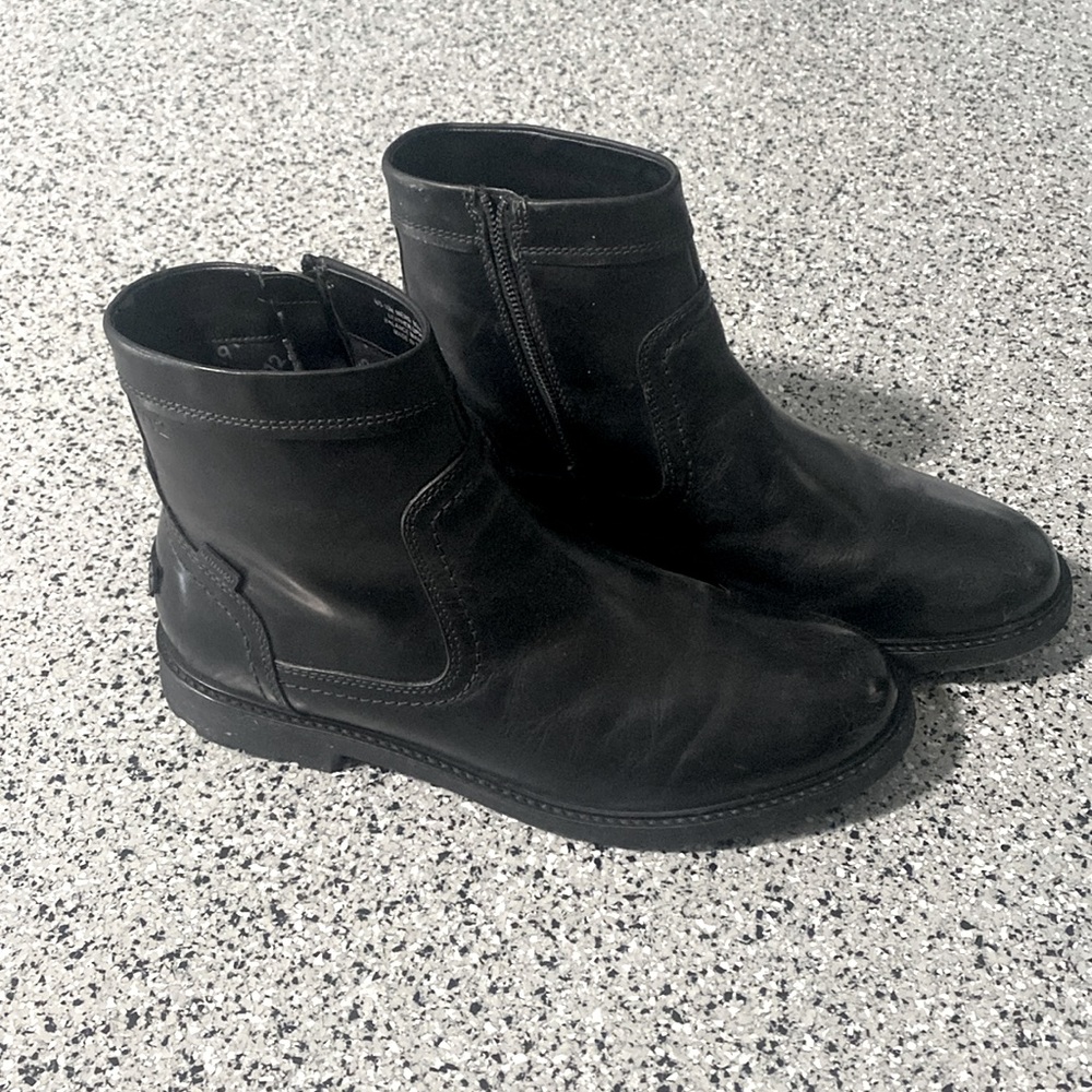 Black water proof boots